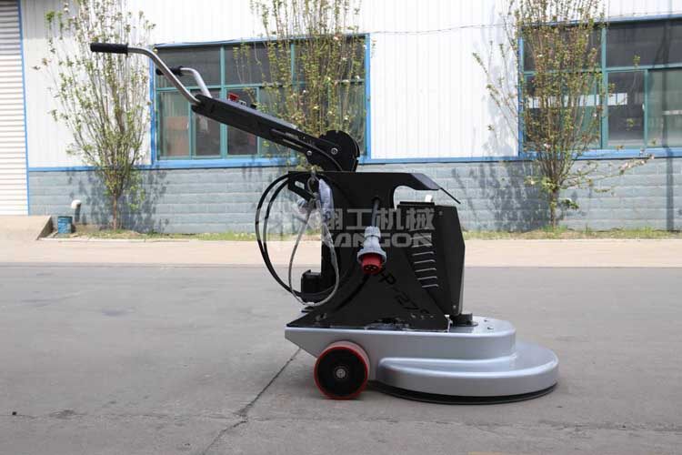 拋光機(jī)是為了讓地面表面有光澤，需要先研磨后才可以?huà)伖狻伖夥譃榇謷伜途珤仯@時(shí)候可以使用拋光機(jī)，配合拋光墊，提高地面的光澤度。高速地坪拋光機(jī)讓你輕松完成地坪拋光工作，提高地坪亮度。