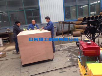 山東翔工機(jī)械小型壓路機(jī)發(fā)貨現(xiàn)場(chǎng)忙！