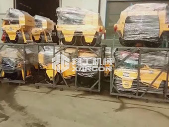 翔工機(jī)械一批小型壓路機(jī)包裝好，成功出口到國(guó)外