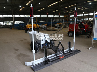 客戶廠房施工，小型激光整平機(jī)助“一臂之力”